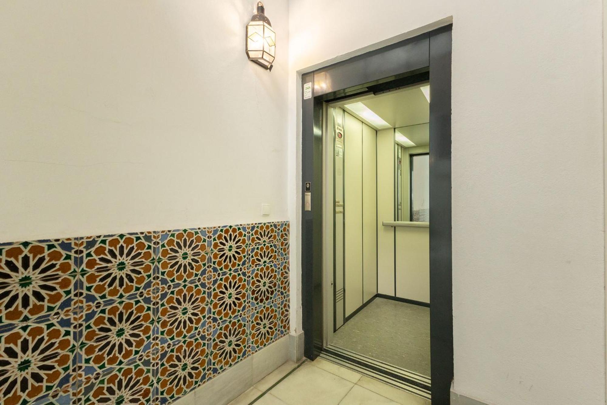 Charming 2 Bedroom Boutique Triplex Apartment With Private Terrace At Seville City Center By Ocityzen מראה חיצוני תמונה